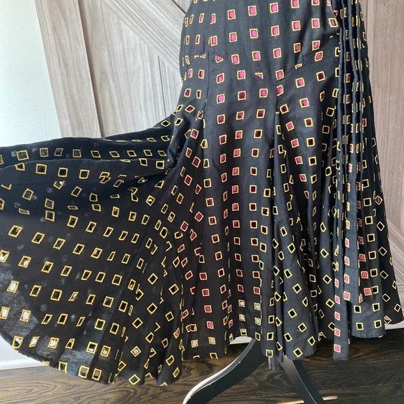 Gorgeous and hot DVF dress - so fun for the summer - dress up or down EUC - Picture 6 of 16